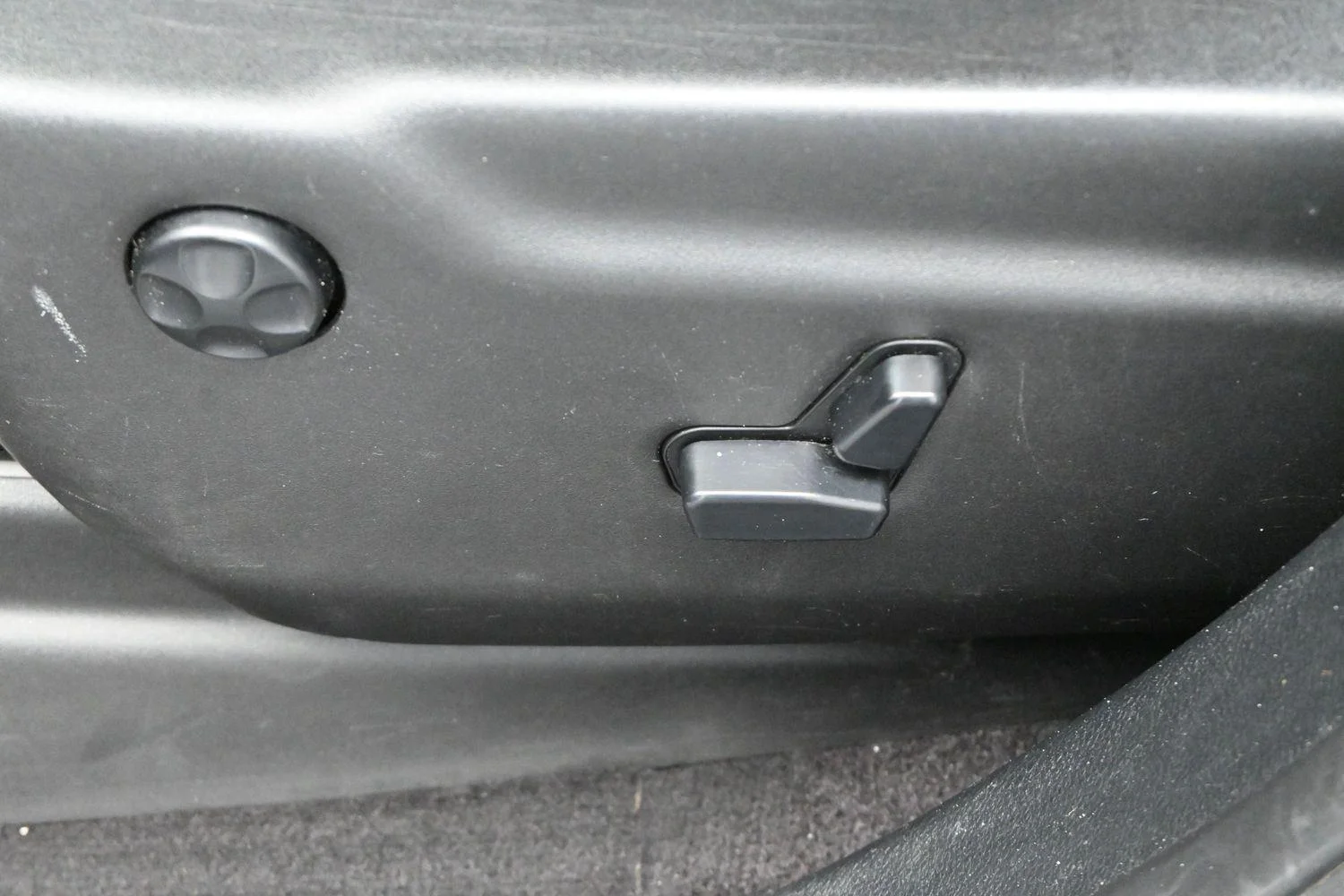 Used 2016  Jeep  image 13