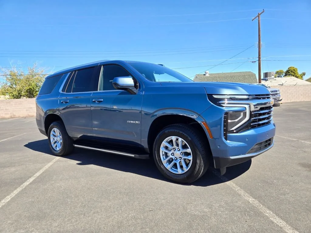 Used 2025 Lakeshore Blue Metallic Chevrolet LT image 1
