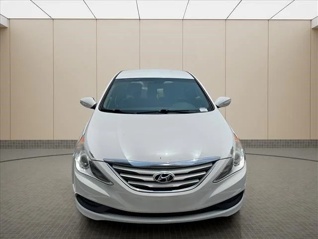 Used 2014 White Hyundai GLS image 7