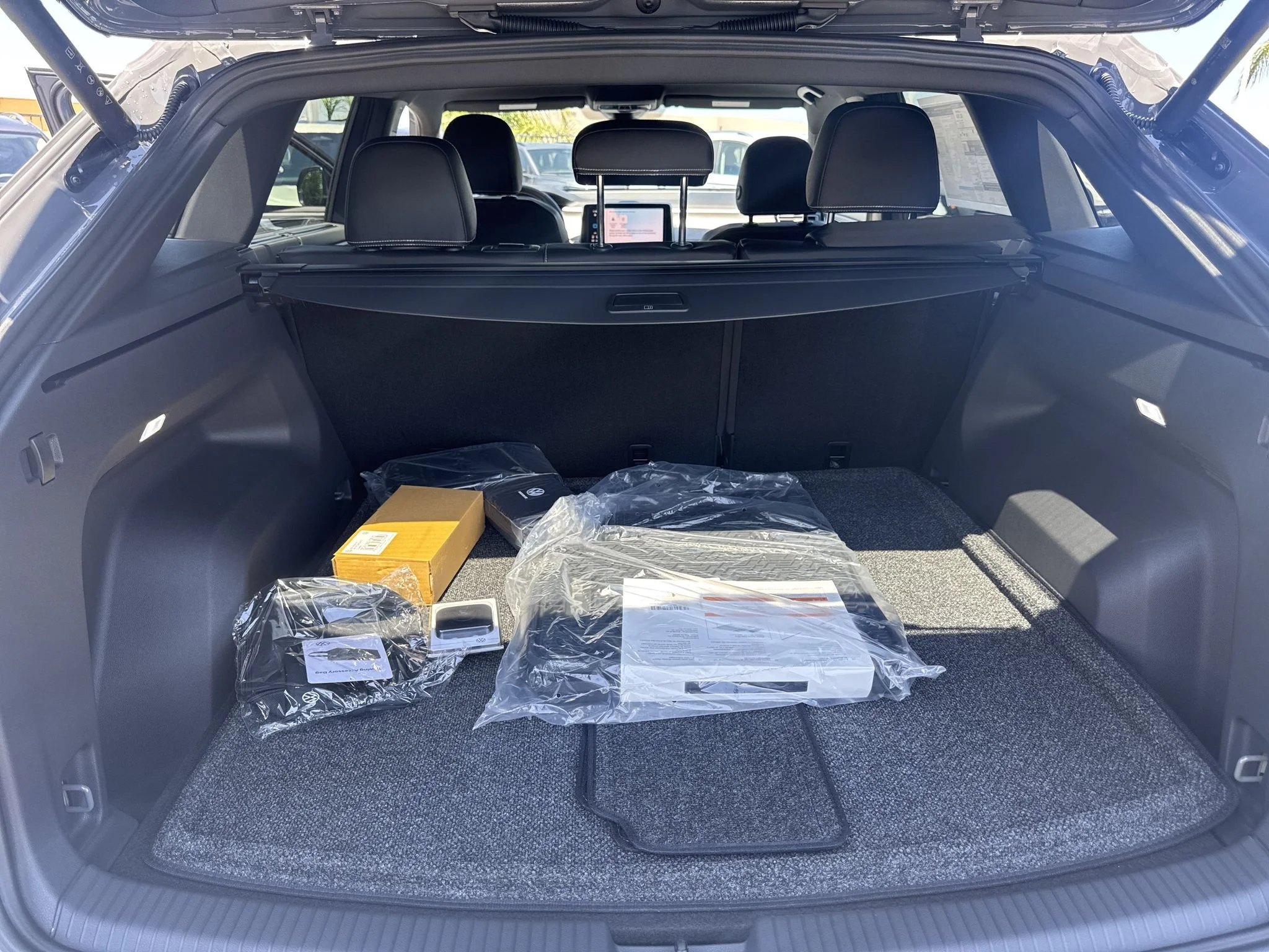 New 2026 Pure Gray Volkswagen 2.0T SE w/Technology image 33