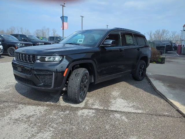 New 2026 Diamond Black Crystal Pearl-Coat Exterior Paint Jeep Laredo image 4