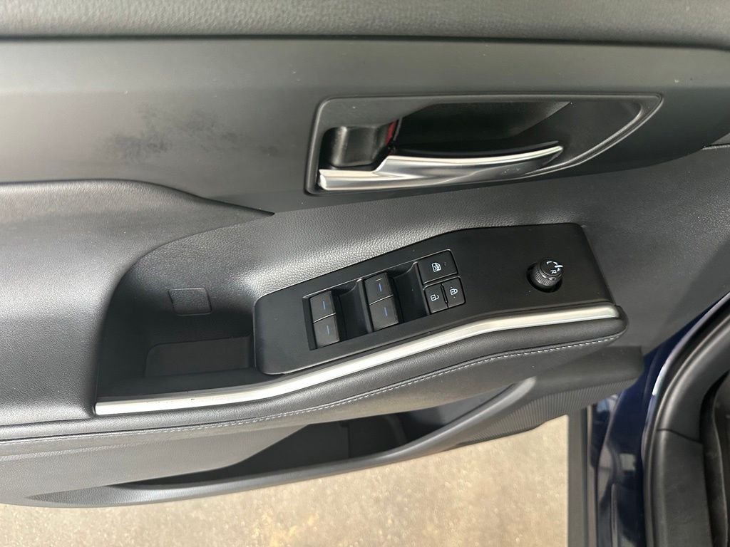 Used 2020  Toyota XLE image 11