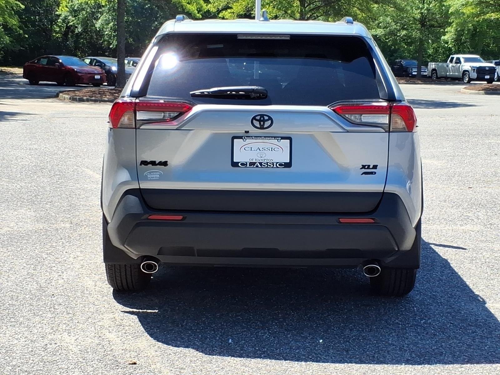 Used 2025 Silver Sky Metallic Toyota XLE image 9