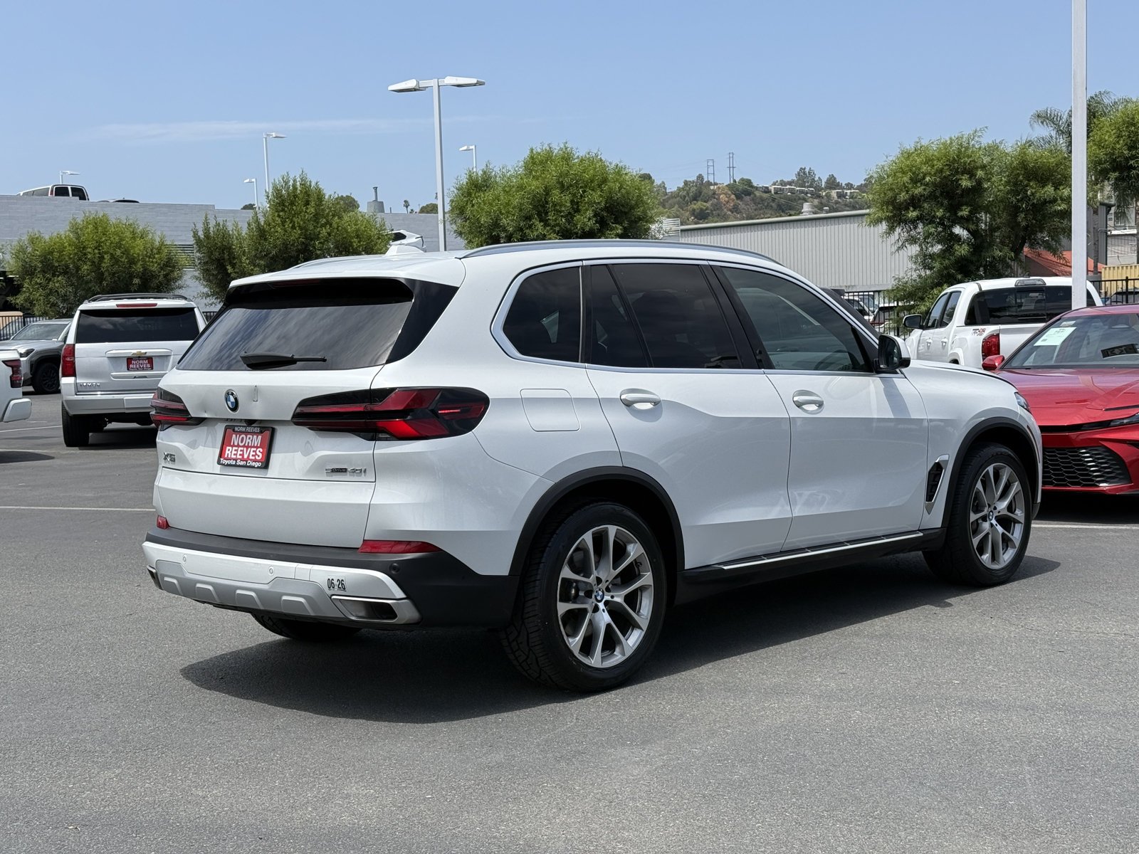 Used 2024 White Metallic BMW sDrive40i image 8