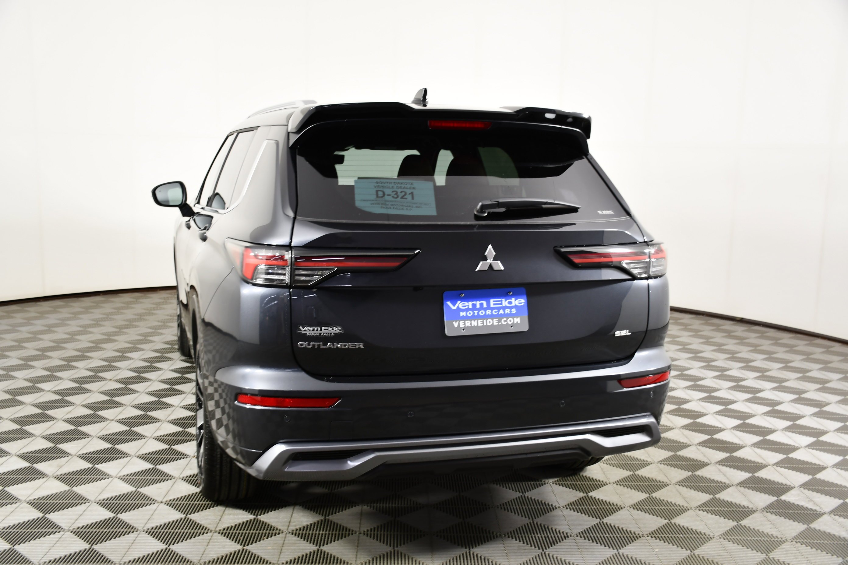 New 2026 Graphite Gray/Black Roof Mitsubishi SEL image 7