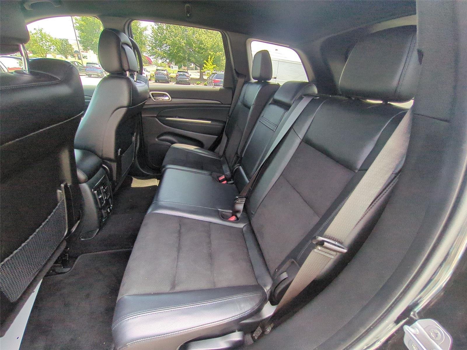 Used 2022 Diamond Black Crystal Pearlcoat Jeep Laredo X image 33