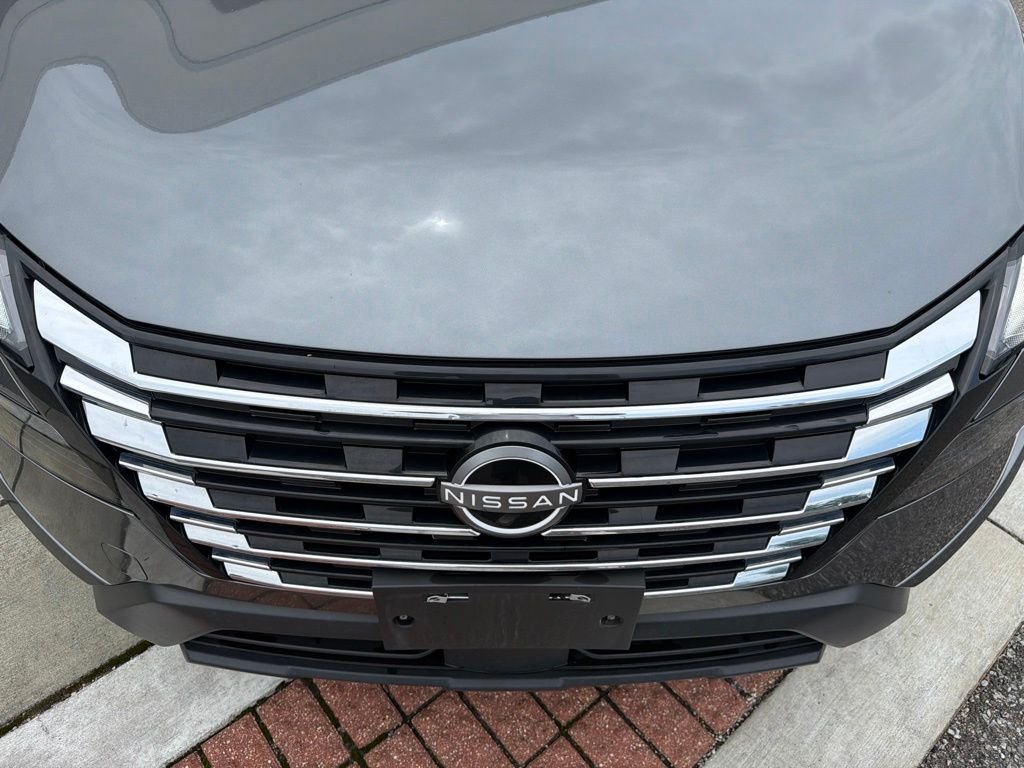 Used 2024 Gray Nissan S image 13