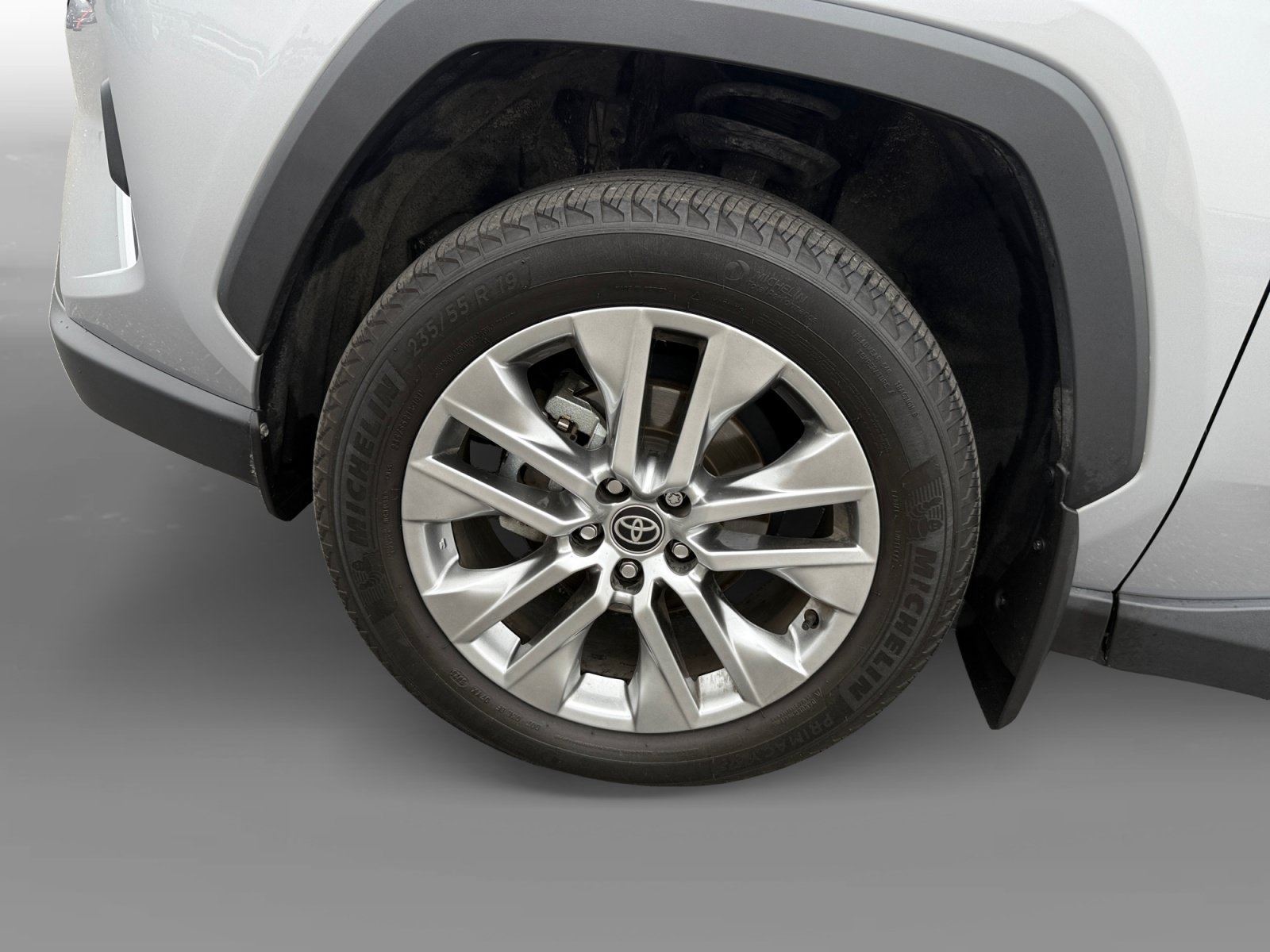Used 2024 Silver Sky Metallic Toyota XLE Premium image 9