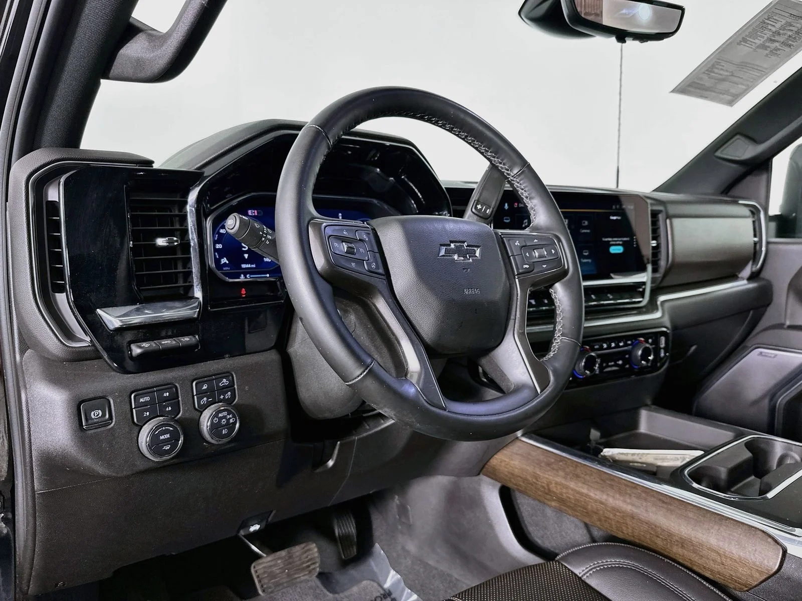 Used 2025 Black Chevrolet High Country image 10