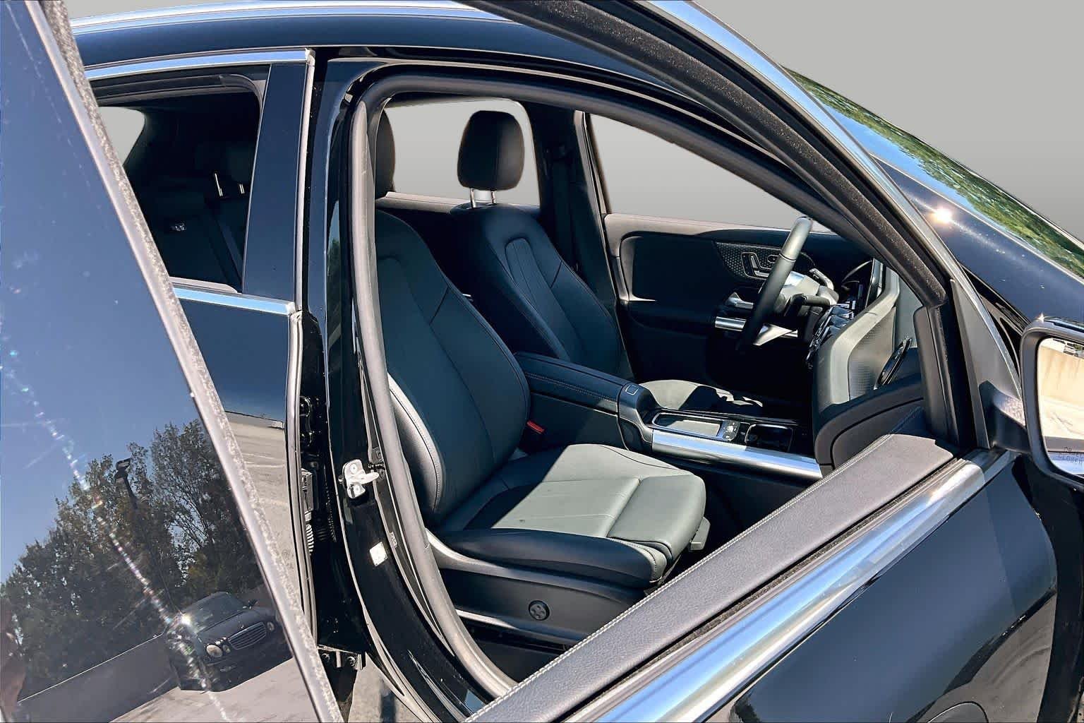 Used 2026 Night Black Mercedes-Benz GLA 250 image 9