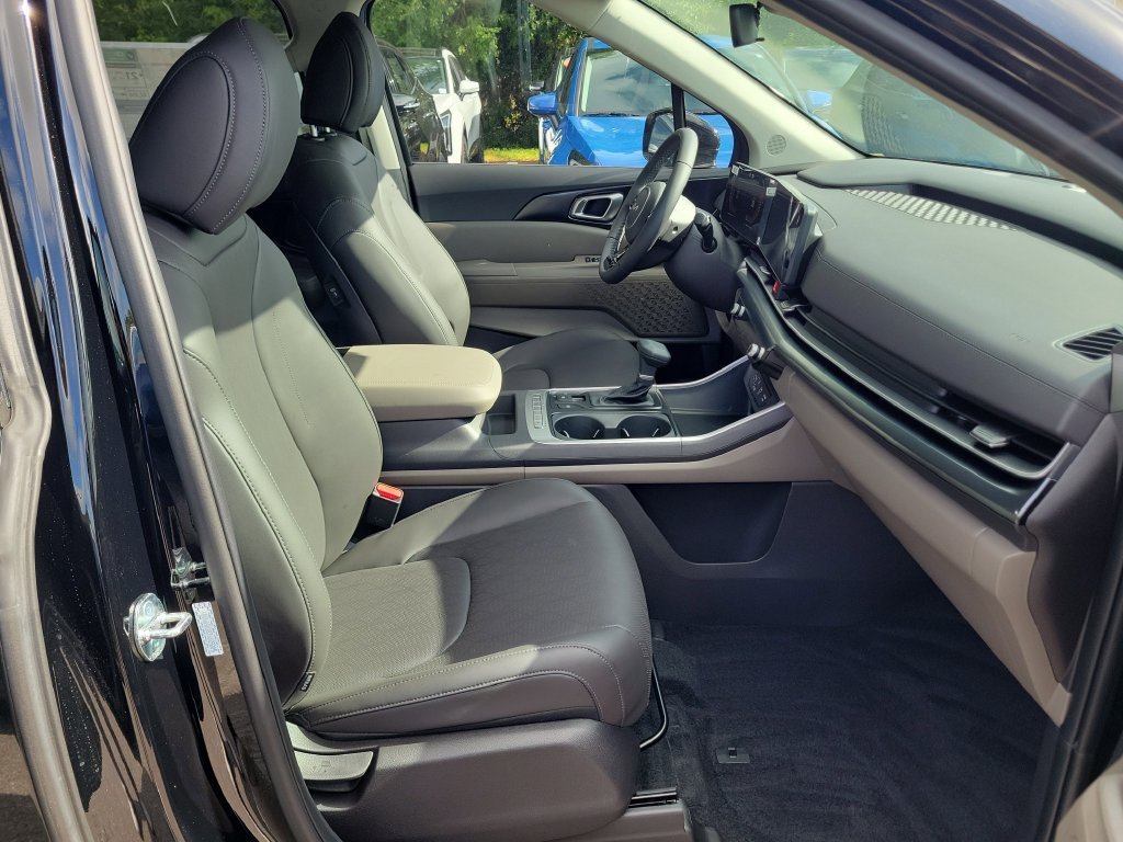 New 2026 Aurora Black Pearl Kia LXS image 7