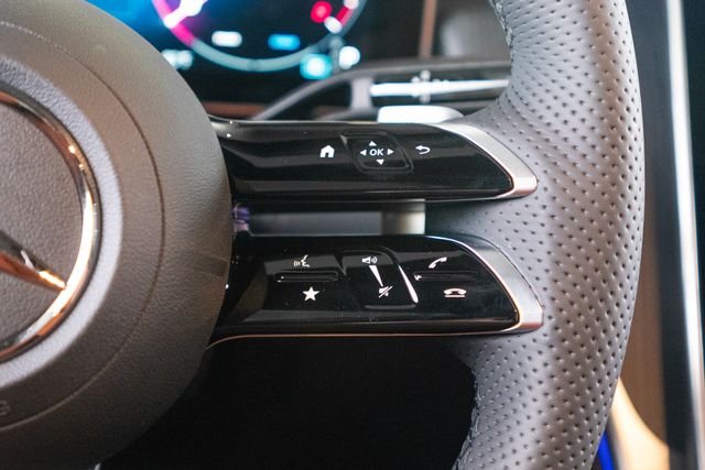 New 2027 Obsidian Black Metallic Mercedes-Benz GLC 300 image 18