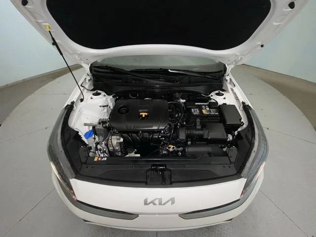 Used 2023 White Kia LXS image 24