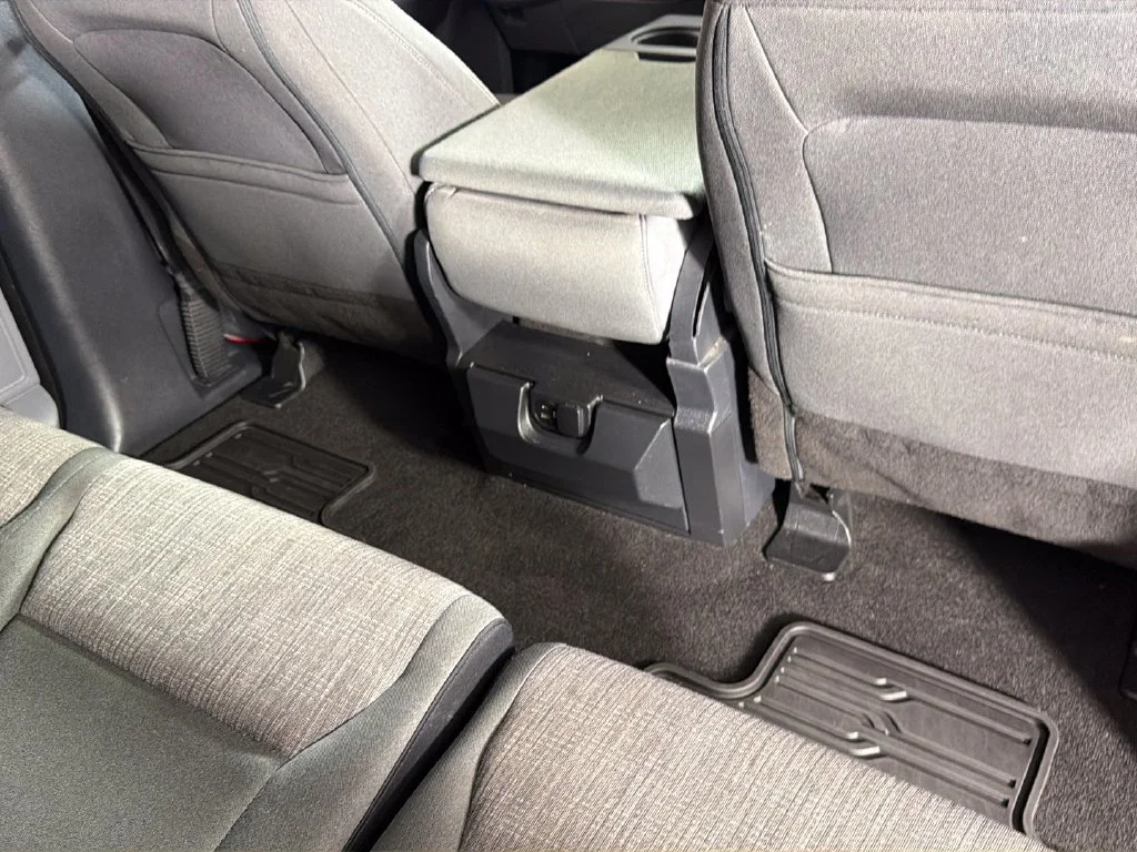 Used 2021  Ford XL image 31