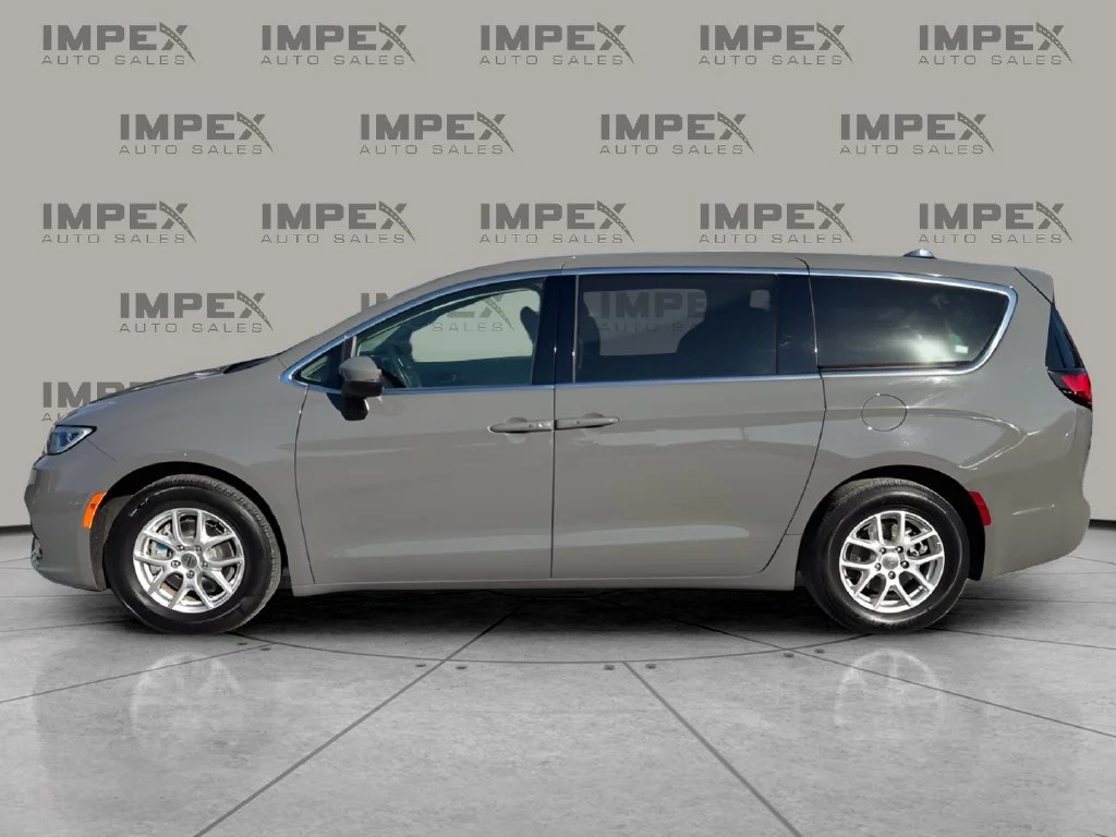 Used 2023 White Chrysler Touring L image 2