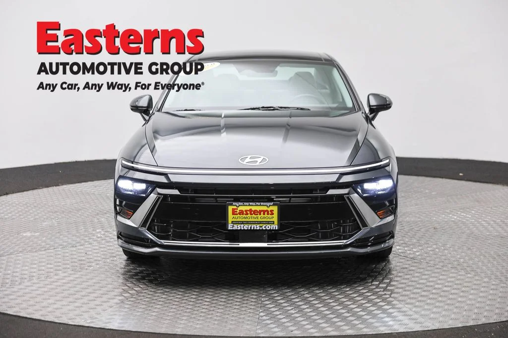 Used 2024 Gray Hyundai SEL image 2