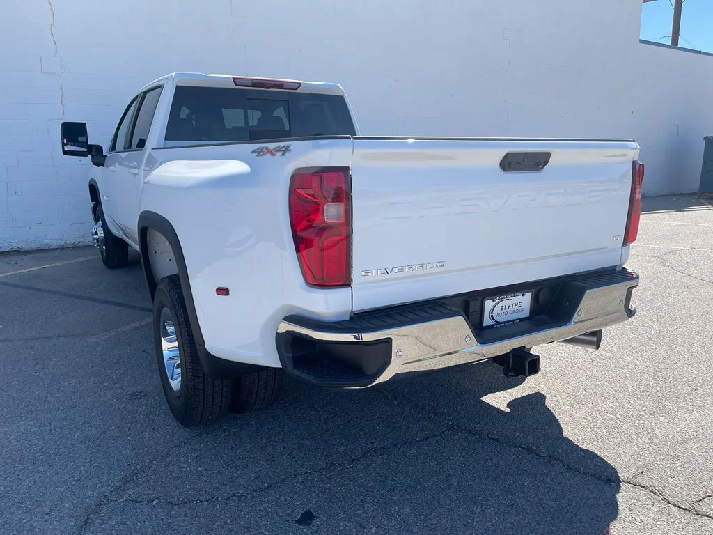 New 2026 Summit White Chevrolet LT DRW image 4