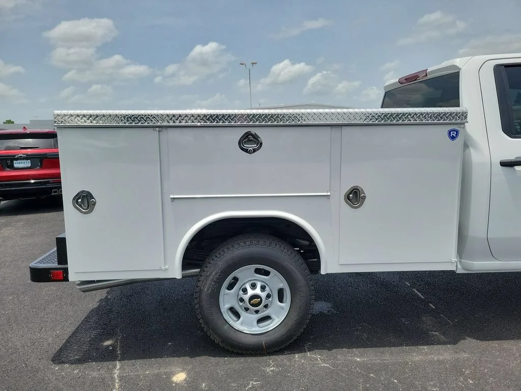 New 2026 Summit White Chevrolet WT image 12