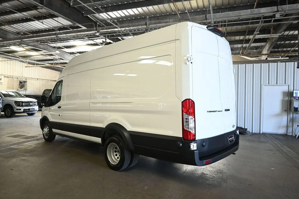 New 2026 Oxford White Ford Base image 6