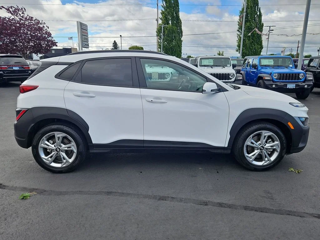 Used 2023 Lunar White Hyundai SEL image 7