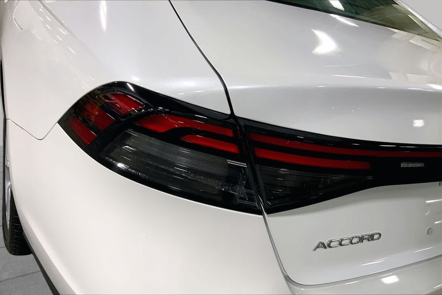 Used 2023 Platinum White Pearl Honda LX image 29