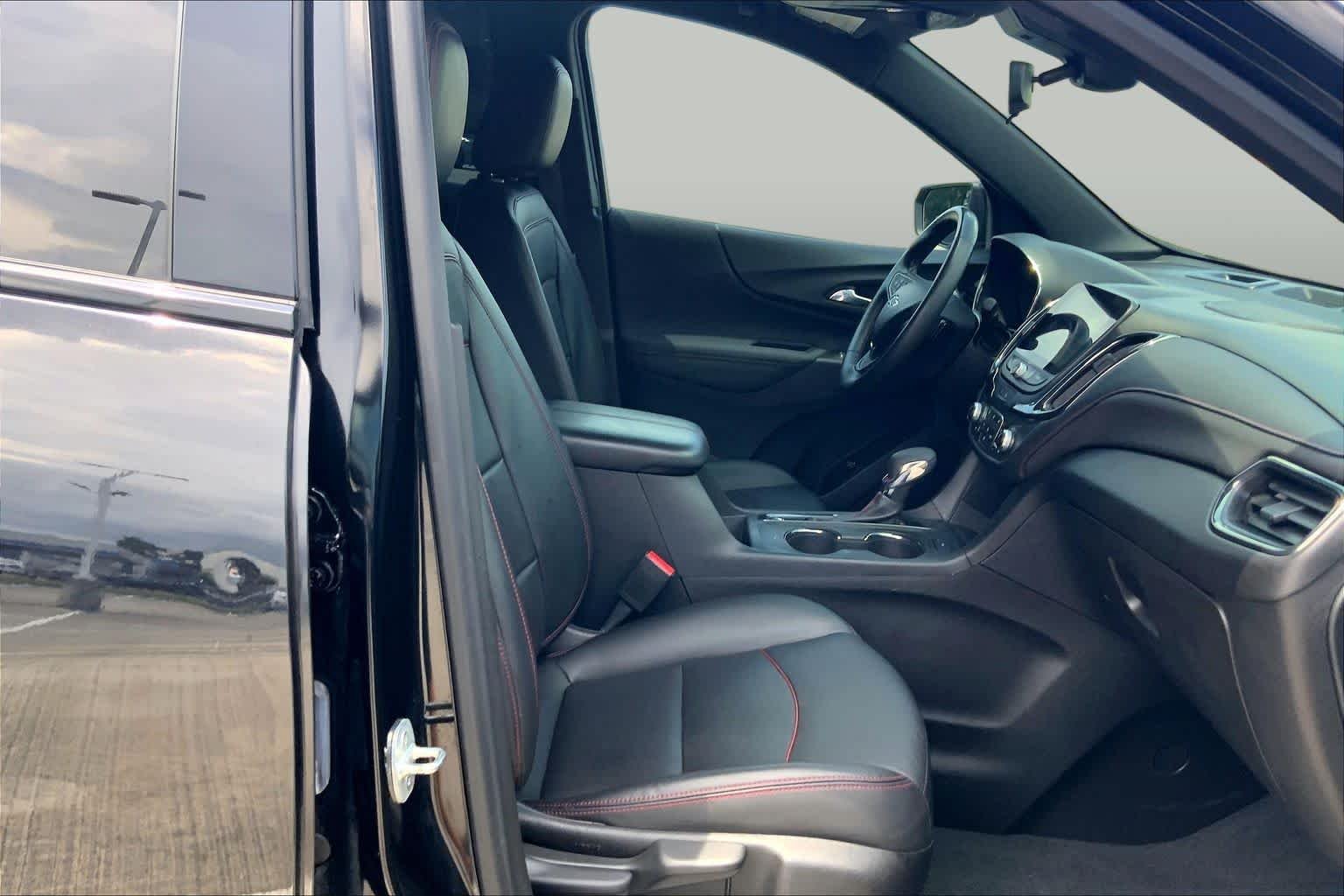 Used 2022 Mosaic Black Metallic Chevrolet RS image 9