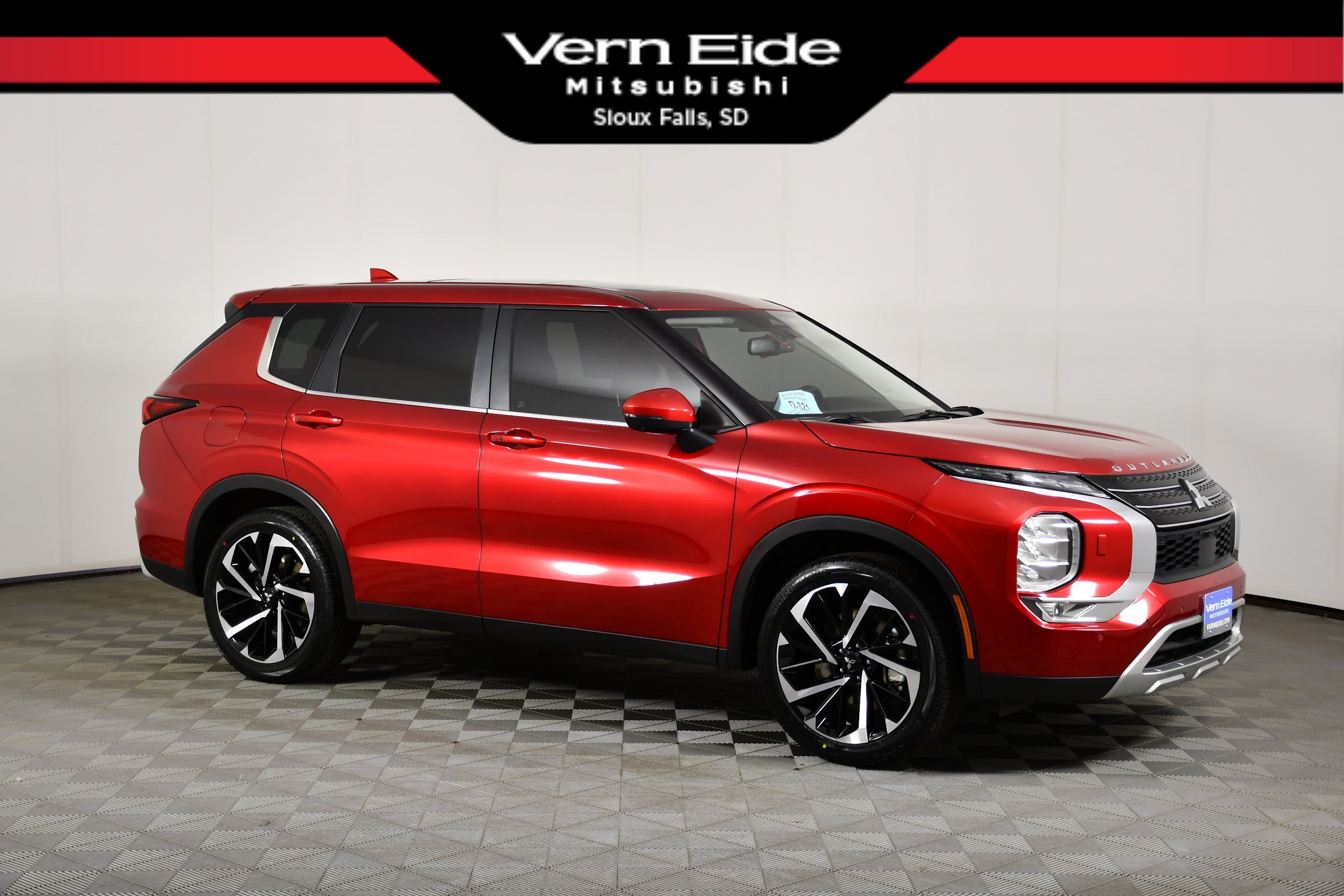 Used 2024 Red Diamond Mitsubishi SE image 1