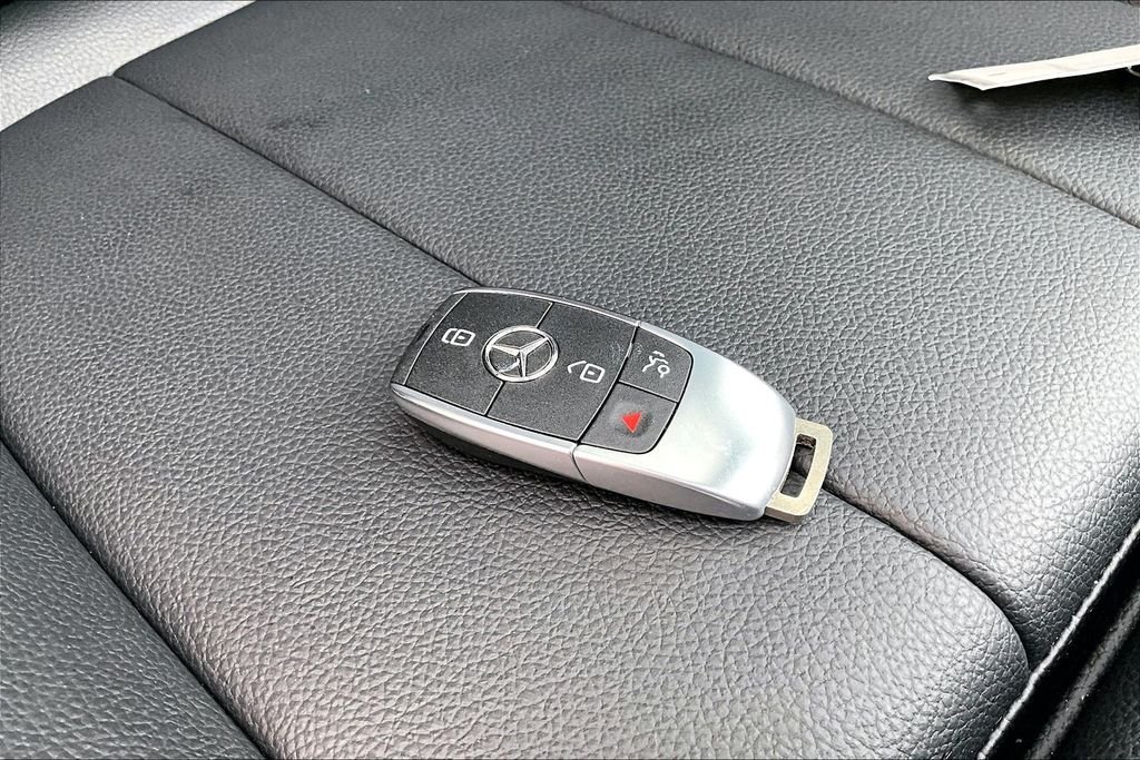 Certified Used 2023 White Mercedes-Benz GLB 250 image 10