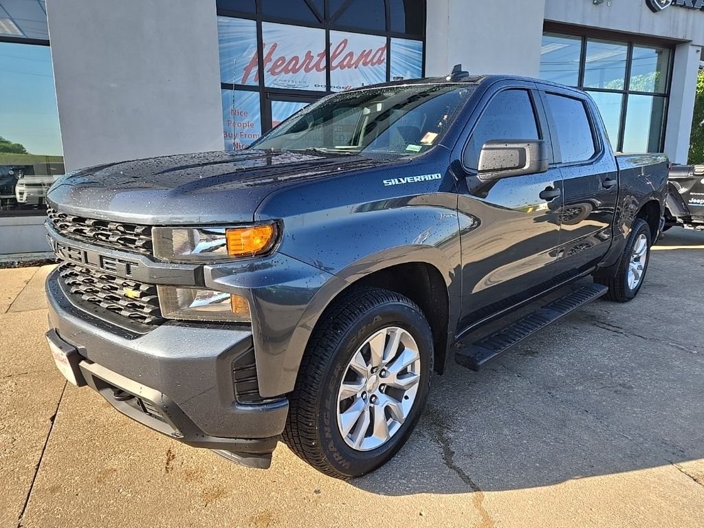 Used 2021 Chevrolet Silverado 1500 Custom with VIN 1GCPYBEK2MZ179477 for sale in Kansas City