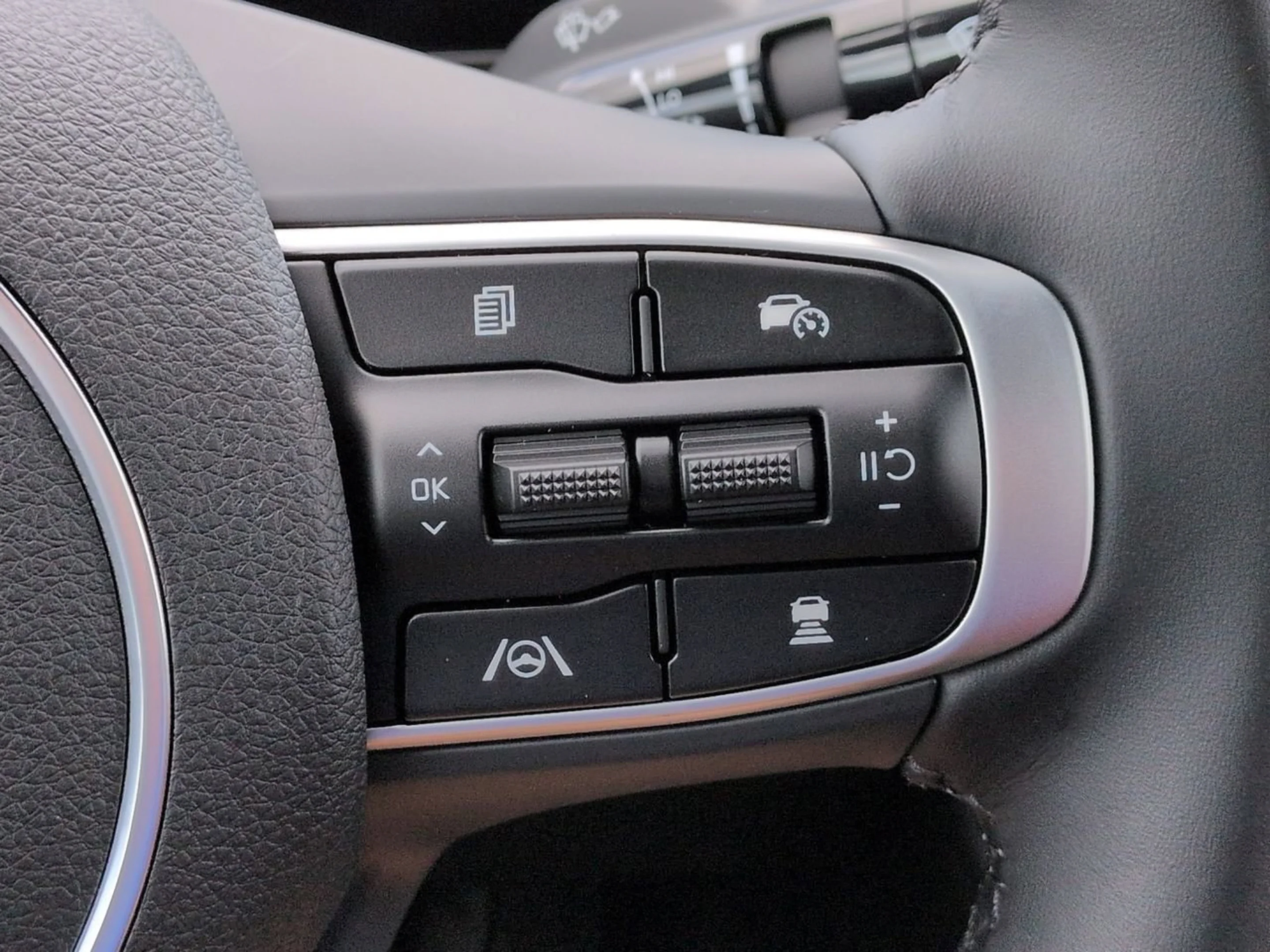 New 2026 Snow White Pearl Kia GT-Line image 25
