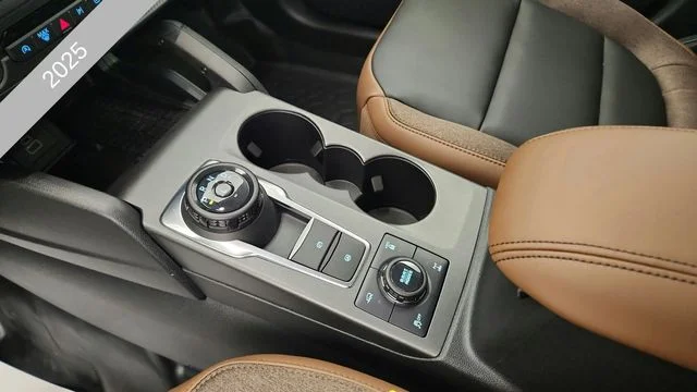New 2025 Azure Gray Metallic Tri-Coat Ford Outer Banks® image 15