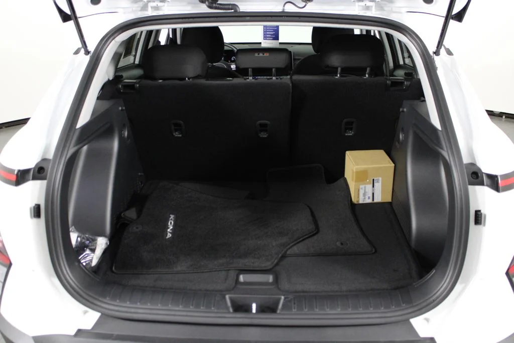 Used 2026 White Hyundai SEL Sport image 18