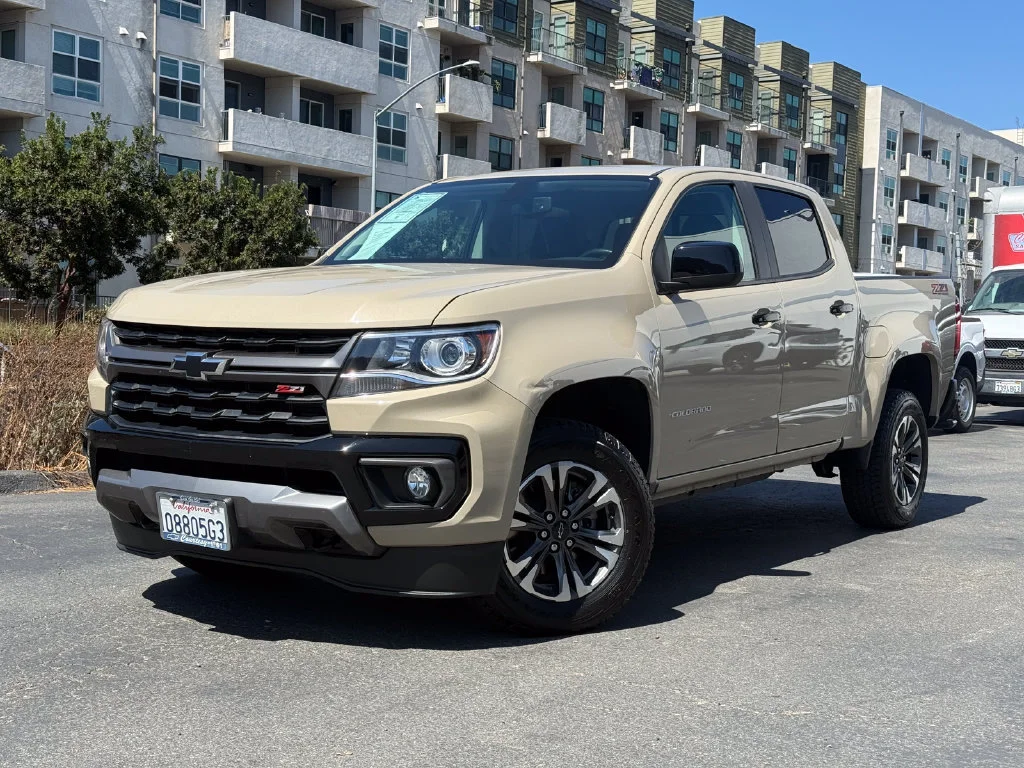 Used 2021 SAND DUNE METALLIC Chevrolet 4WD Z71 image 2