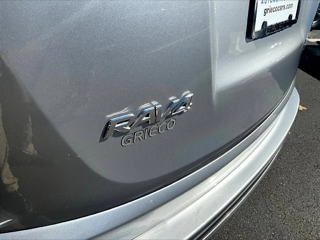 Used 2018 Silver Sky Metallic Toyota LE image 22