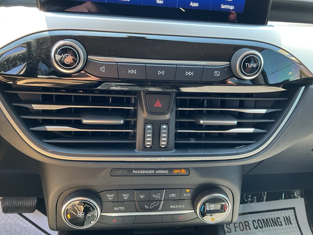 Used 2020 Magnetic Metallic Ford SE image 26