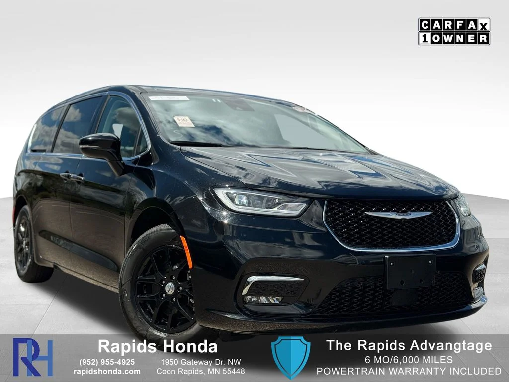 2024 Chrysler Pacifica Touring L's photo