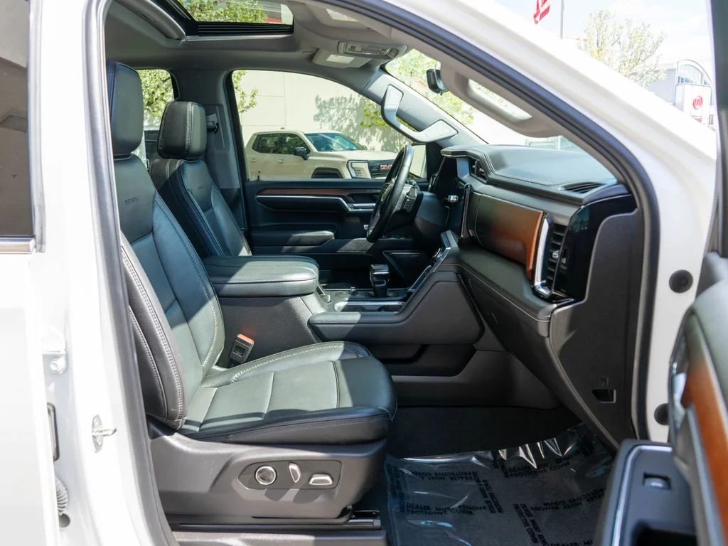 Used 2024 White GMC Denali image 10