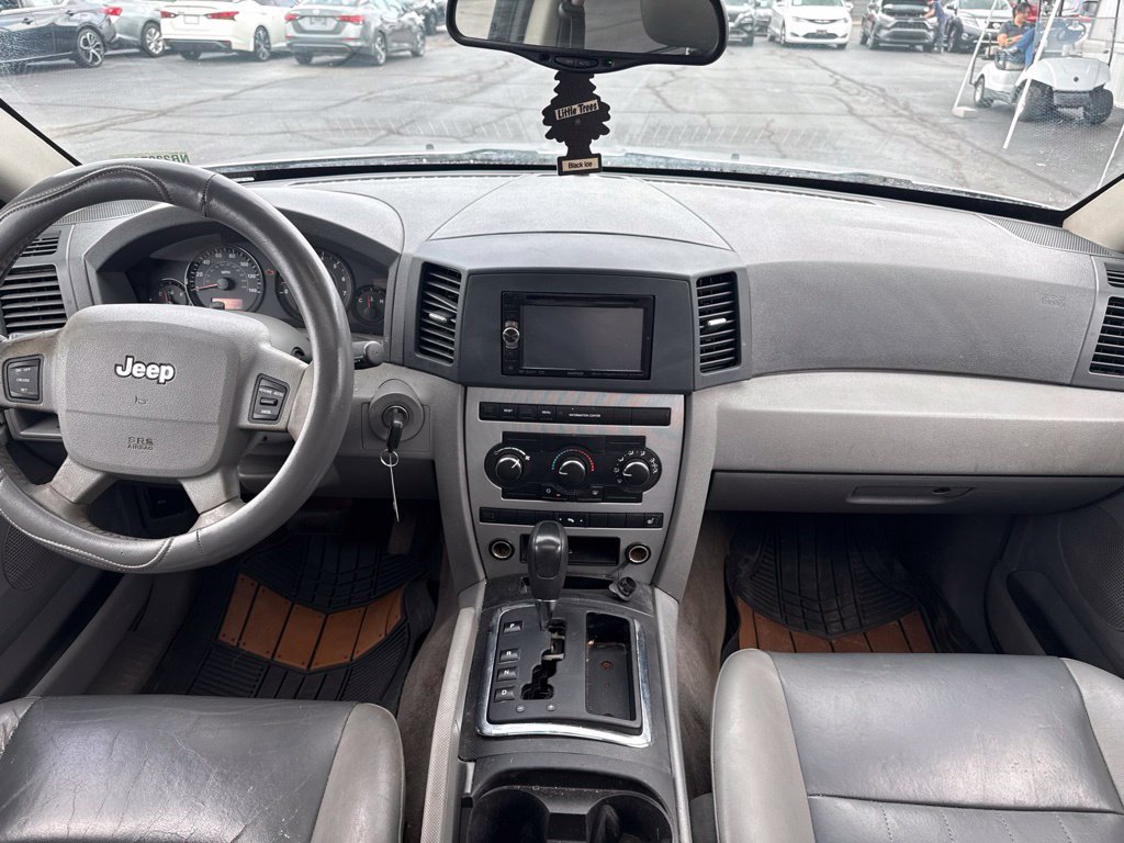 Used 2005 Silver Jeep Laredo image 15