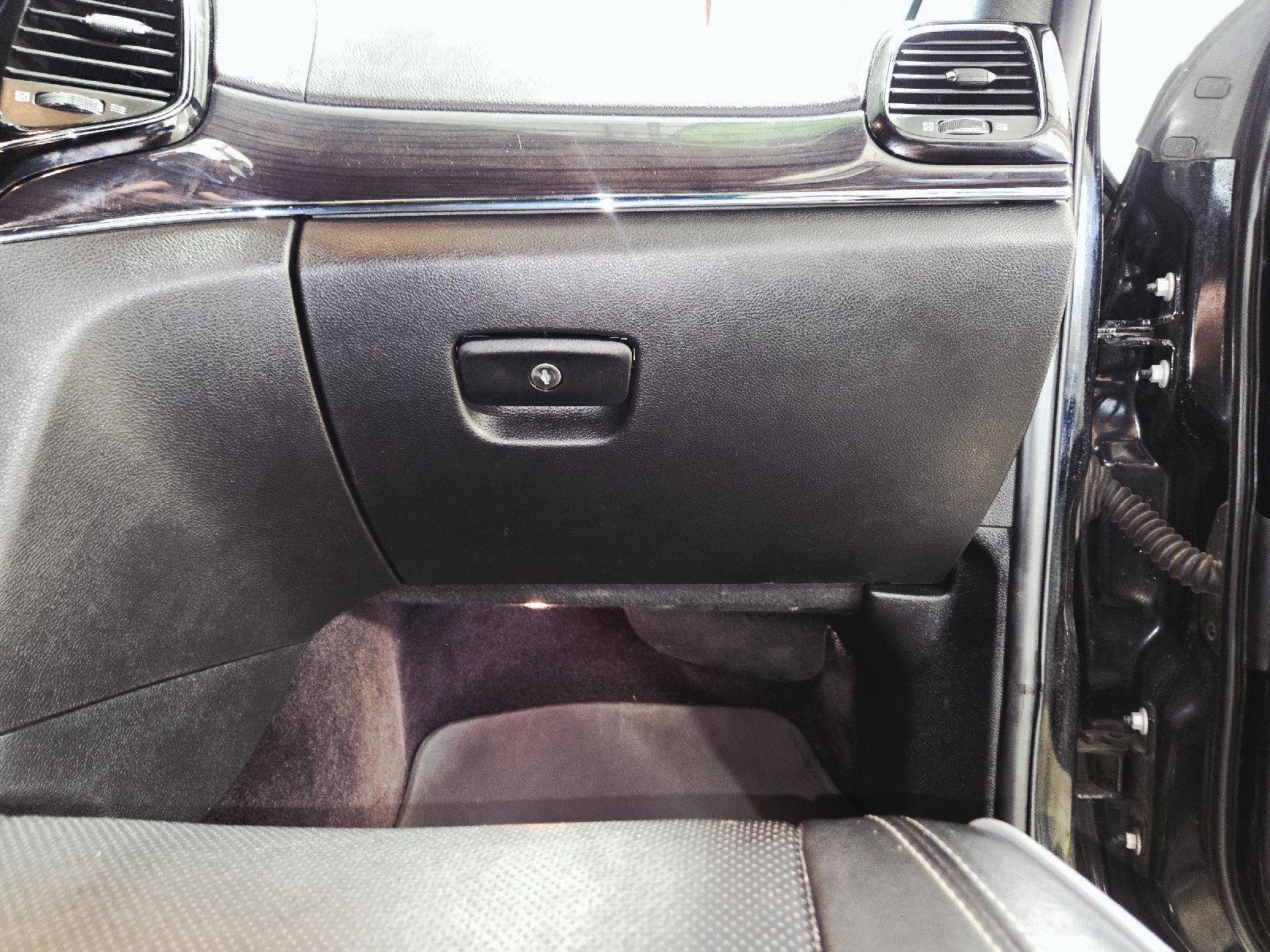Used 2019 Diamond Black Jeep Overland image 70