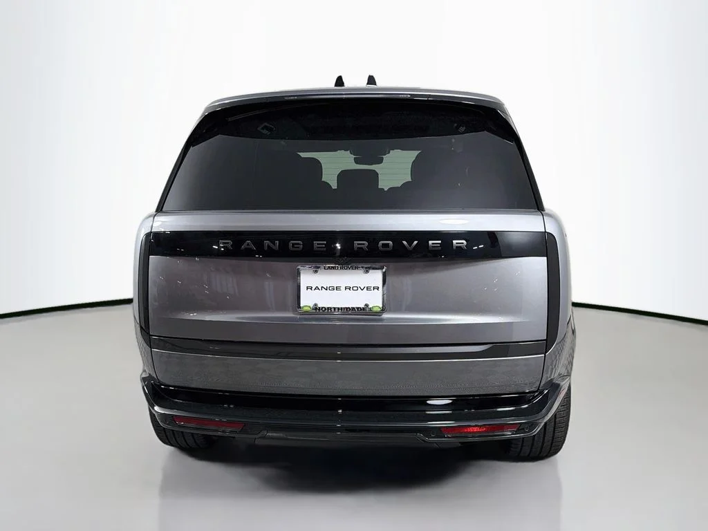 New 2026 Eiger Grey Land Rover SE image 6