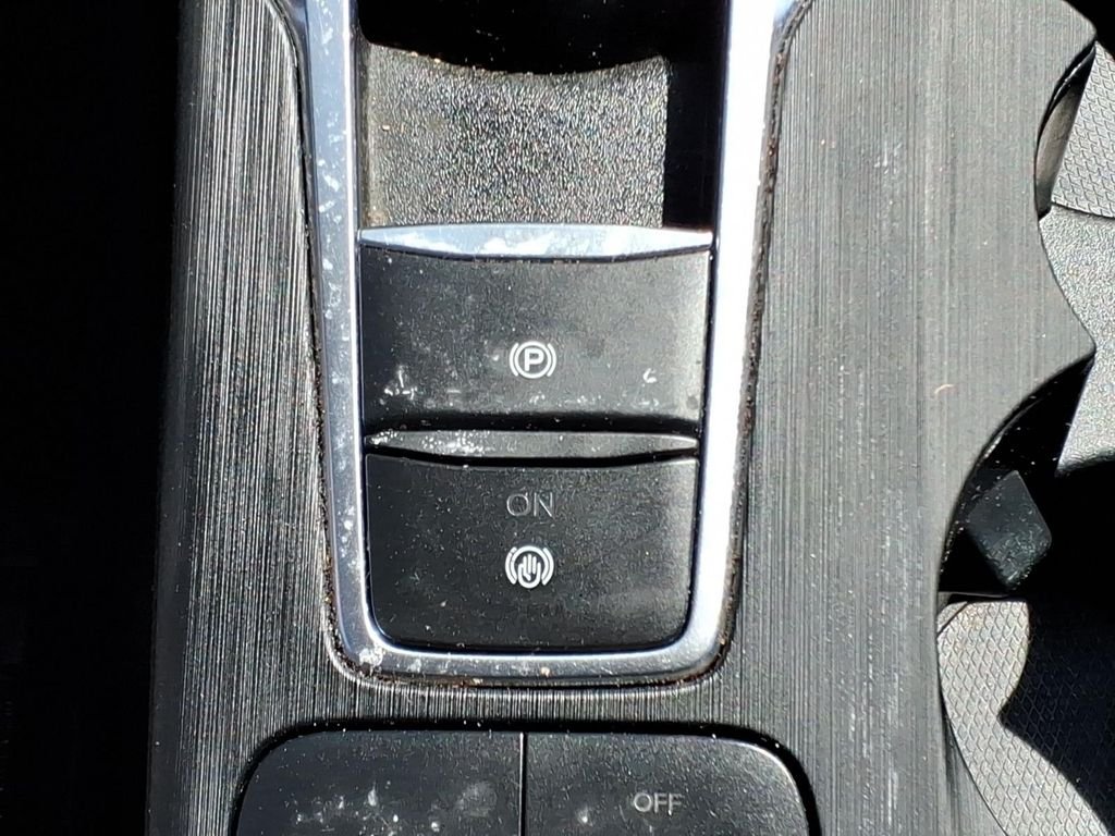 Used 2020 Black Metallic Ford SE image 12