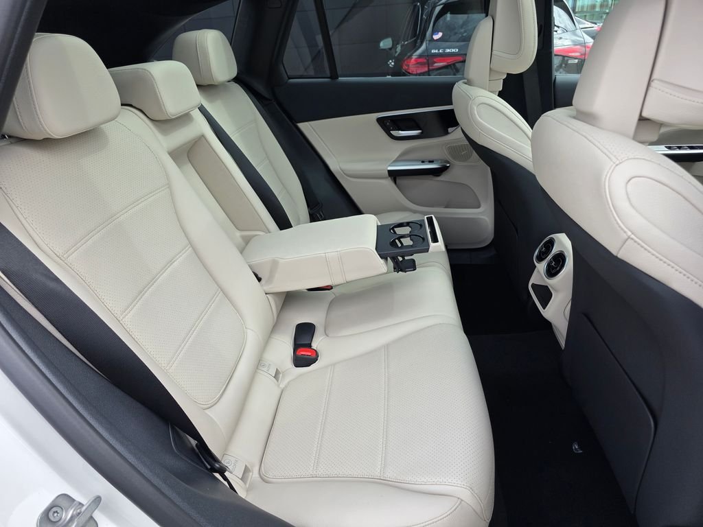 New 2026 Polar White Mercedes-Benz GLC 300 image 14