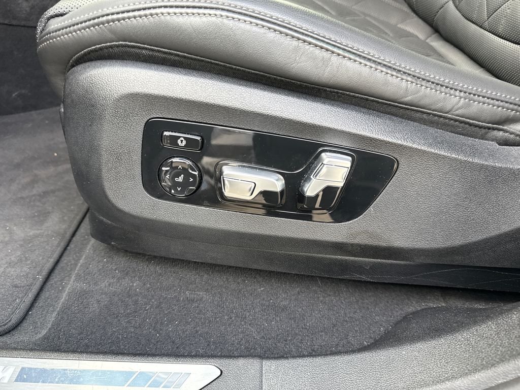 Used 2024 Black BMW xDrive40i image 24