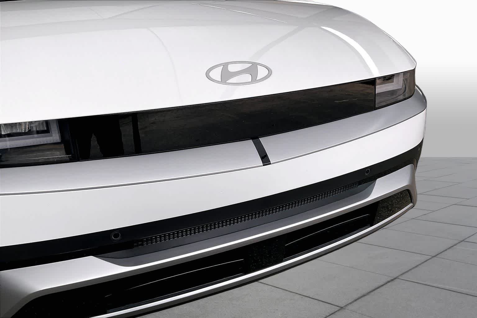 Certified Used 2026 Atlas White Hyundai SEL image 29
