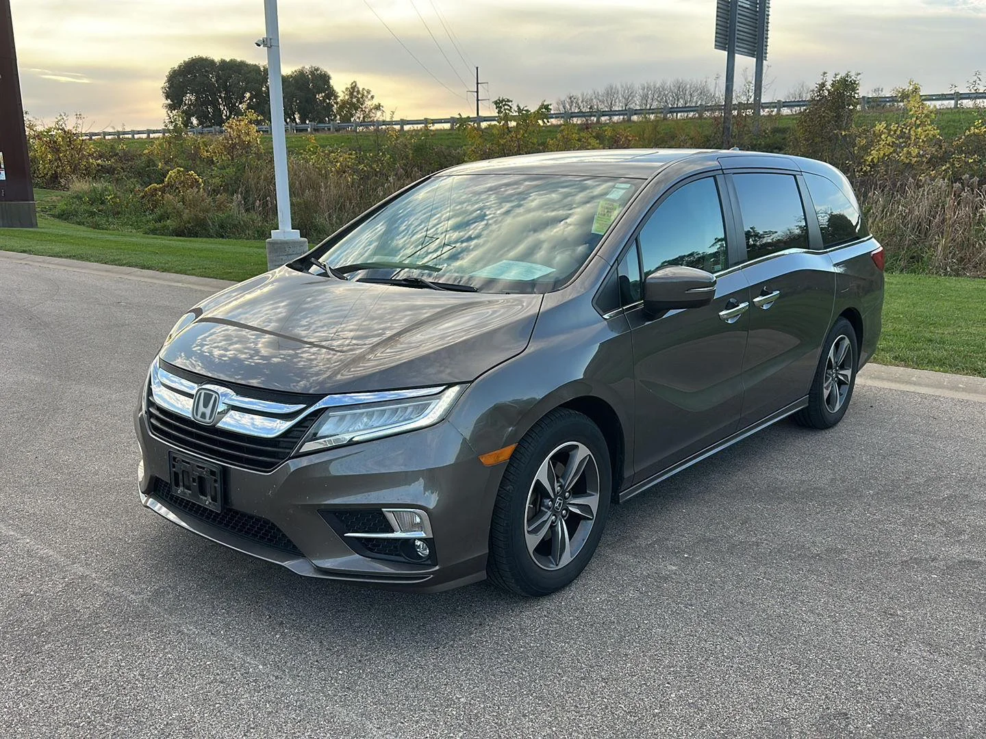 Used 2018 Pacific Pewter Metallic Honda Touring image 7