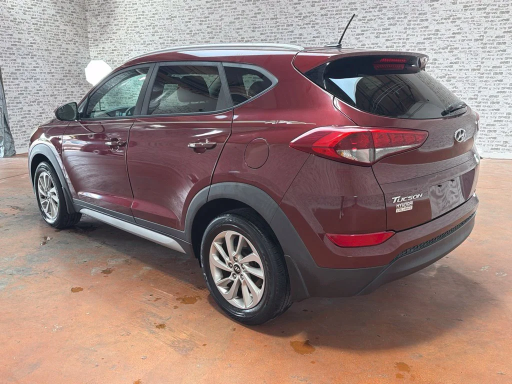 Used 2017 Ruby Wine Hyundai SE image 5