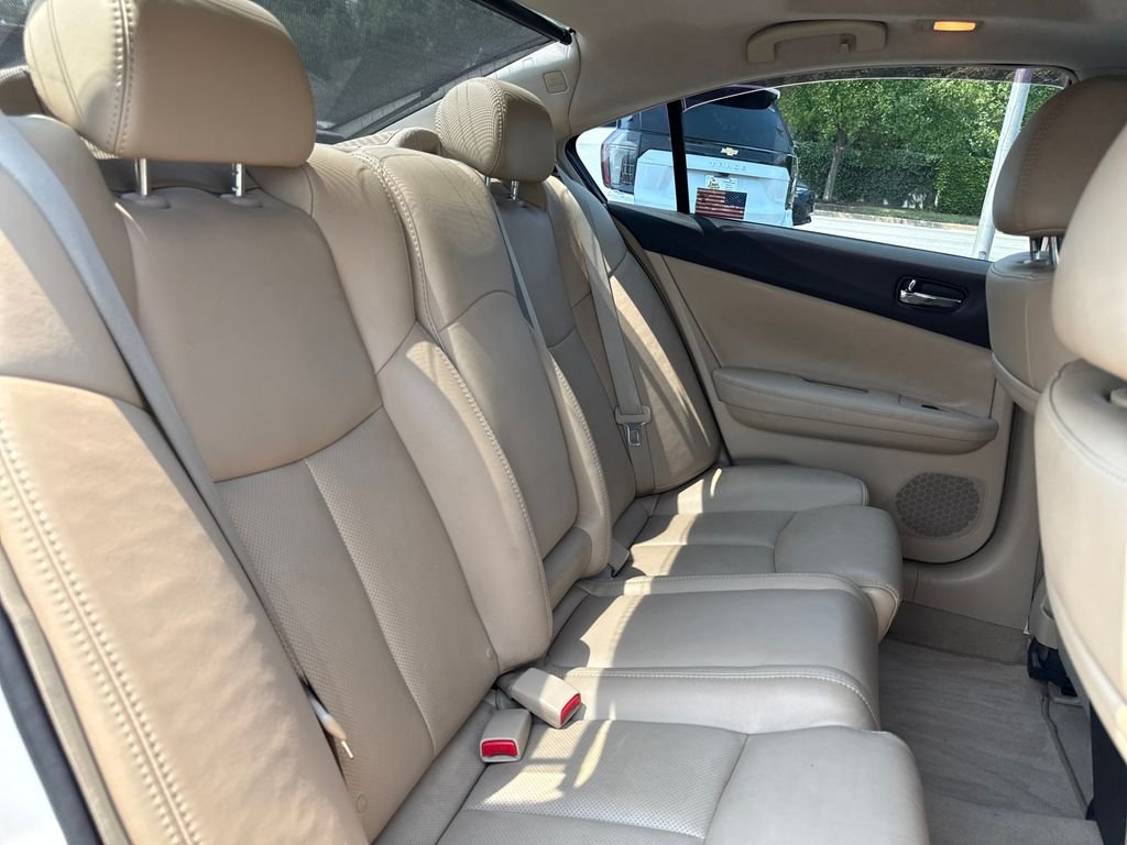 Used 2013 Pearl White Nissan 3.5 SV image 21