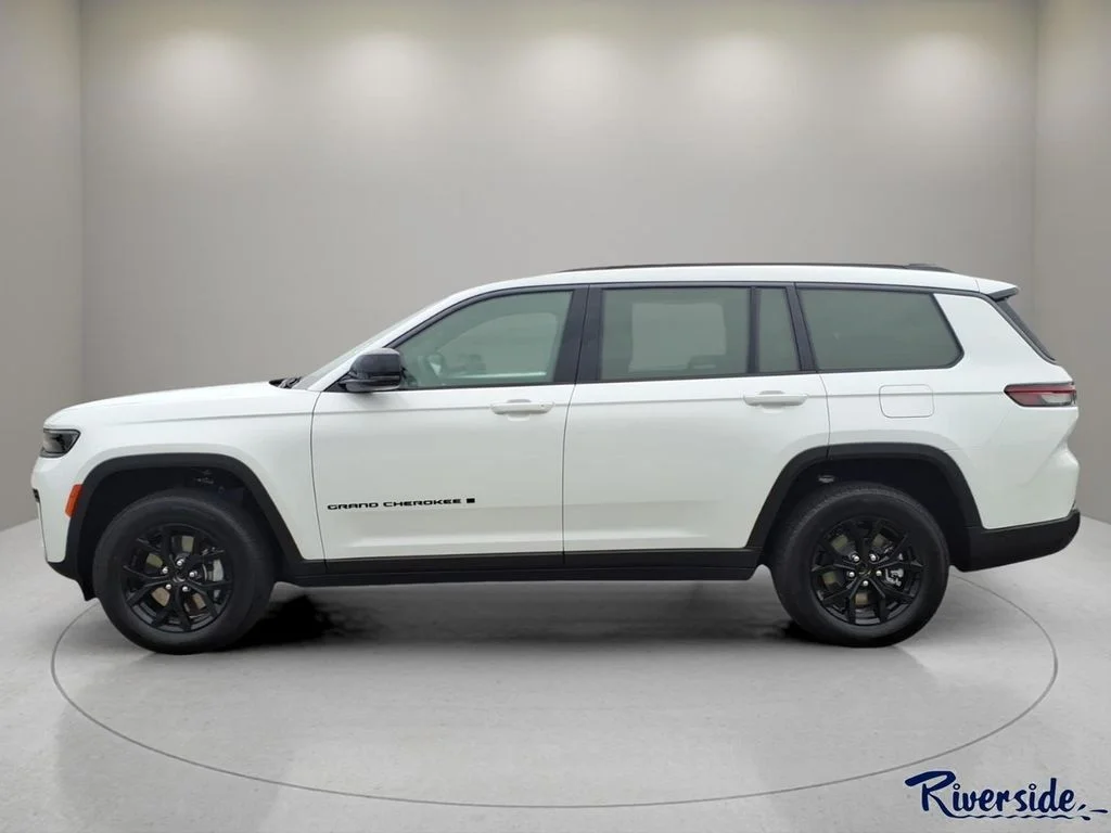 New 2026 Bright White Clear-Coat Exterior Paint Jeep Laredo Altitude image 3