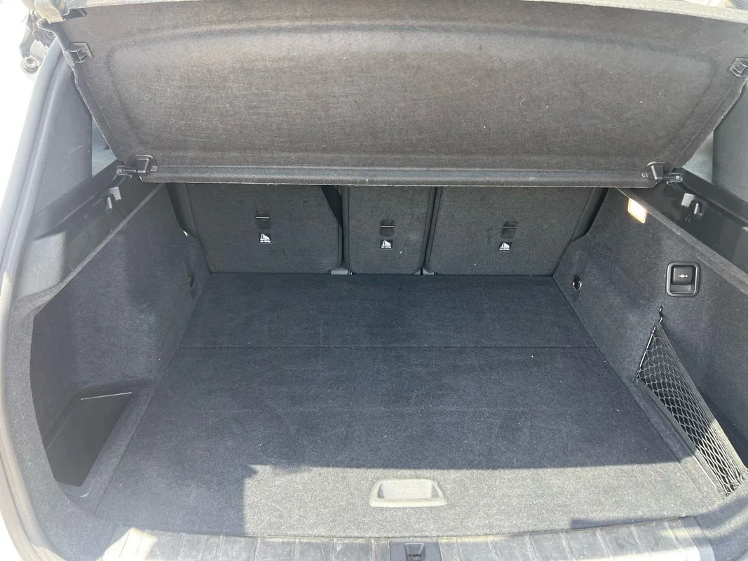 Used 2018  BMW xDrive28i image 25