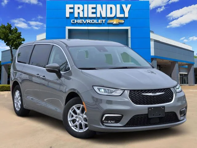 2023 Chrysler Pacifica Touring L's photo